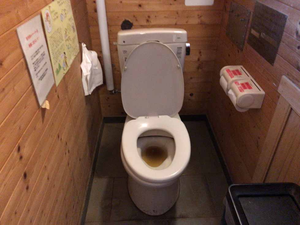 山小屋トイレ